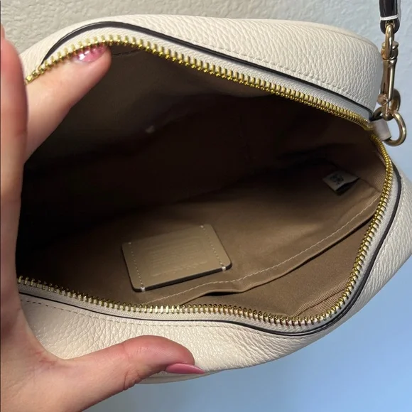 LIKE NEW Coach Detachable and thicker strap Large Jamie Camera Bag cream white - Picture 9 of 10